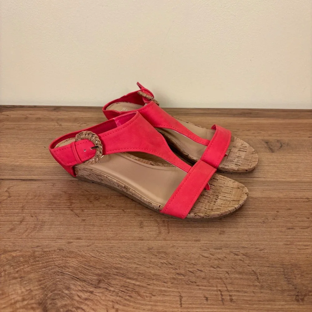 KENNETH COLE REACTION Great Buckle Wedge Sandal Geranium Red Women Size 8 Casual